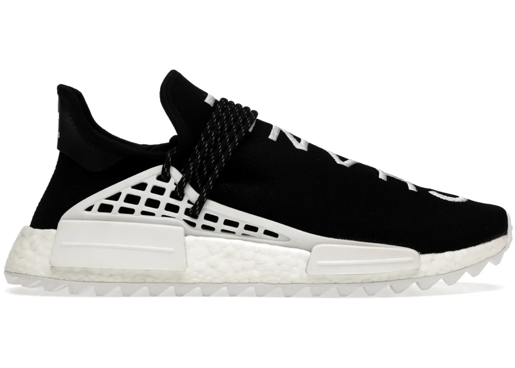 17. Adidas Originals NMD Pharrell x Chanel O Adidas NMD x Pharrell x Chanel é uma edição limitada de 500 pares, vendida por pré-cadastro e sorteio em Paris. A colaboração une o estilo de Pharrell com o luxo da Chanel.
