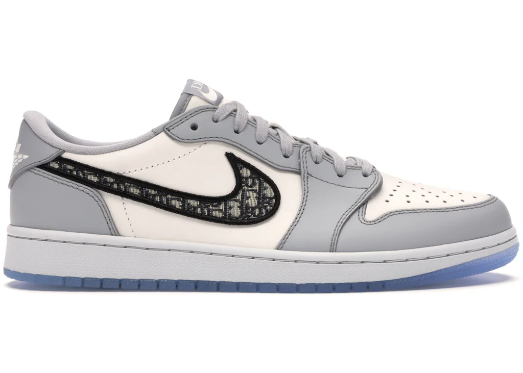 19. Air Jordan 1 Dior Apresentado no desfile masculino Outono 2020 em Miami, o Air Jordan 1 Dior (em versões High e Low) é uma colaboração entre a Dior, Kim Jones e a Jordan Brand. A coleção inclui tênis, roupas e acessórios de edição limitada.