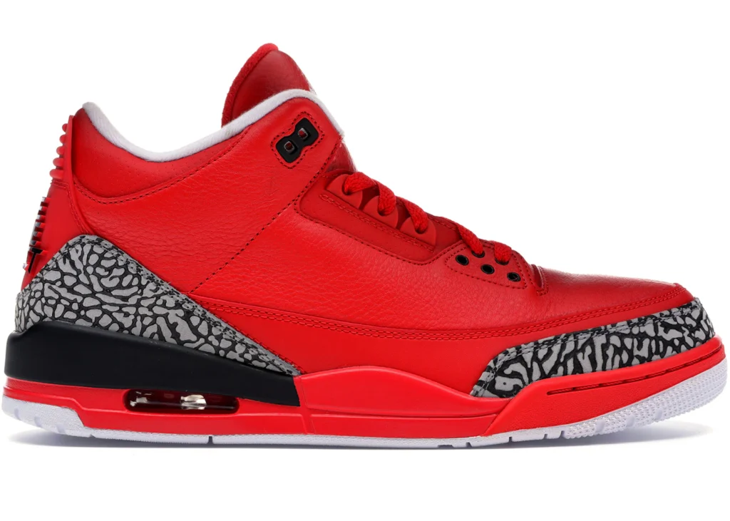21. Air Jordan 3 x DJ Khaled Grateful Red O Air Jordan 3 x DJ Khaled Grateful Red celebra a carreira do produtor e o nascimento de seu filho. Essa colaboração com a Nike compartilha o nome do álbum “Grateful” de 2017, tornando-o um item único no mercado.