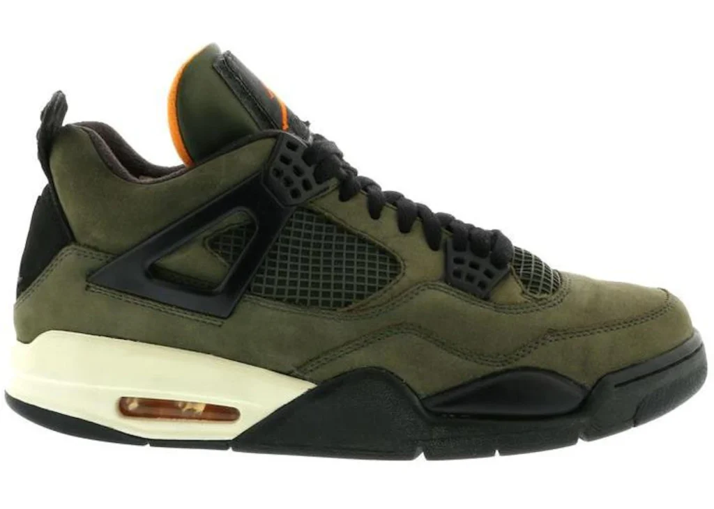 11. Air Jordan 4 UNDFTD Uma colaboração com a loja Undefeated (UNDFTD), o Air Jordan 4 UNDFTD é um dos modelos mais raros da Jordan, com apenas 72 pares distribuídos em uma bolsa personalizada.
