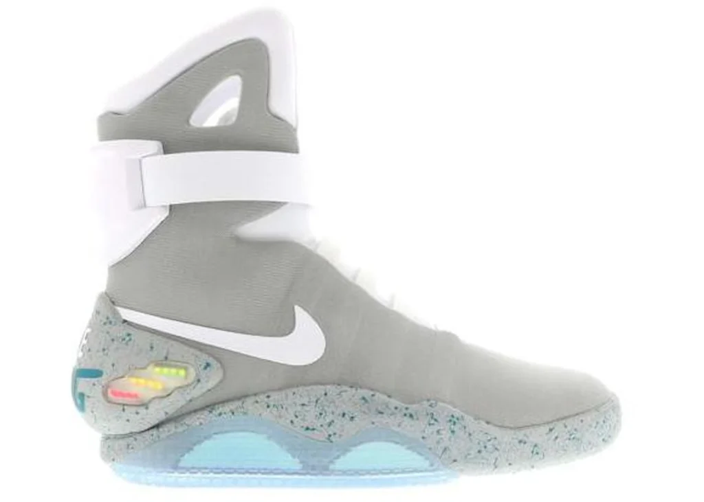 5. Nike Air Mag O Nike Air Mag, inspirado em “De Volta Para o Futuro”, teve 1.500 pares leiloados no eBay, com lucros doados à MJF Foundation de Michael J. Fox.