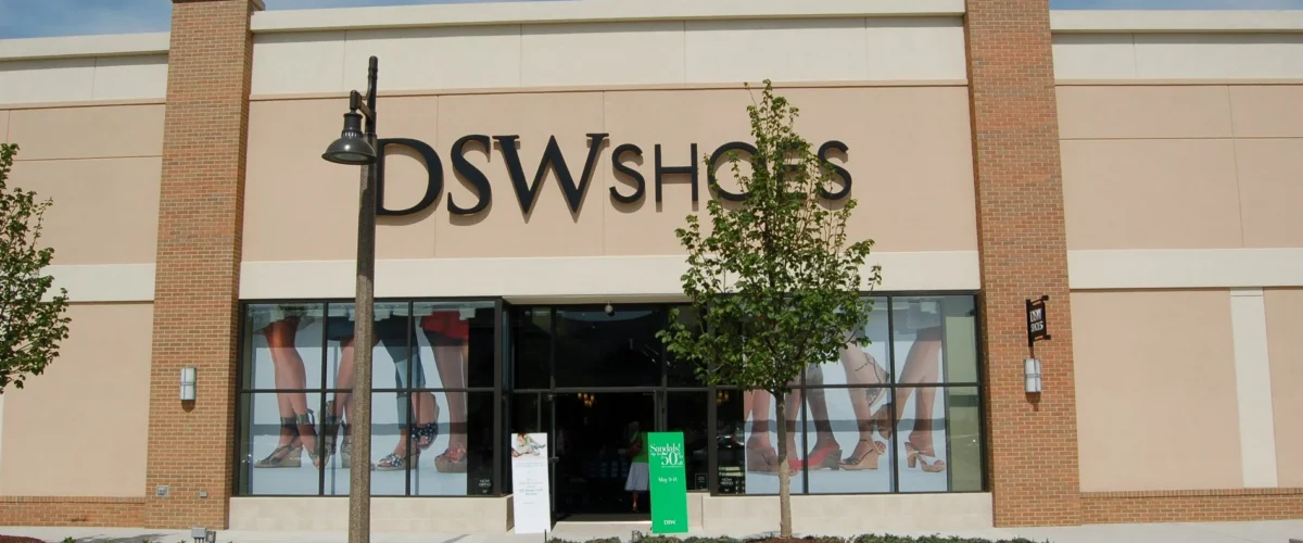 Loja DSW no shopping The Promenade, em Bolingbrook, Illinois.