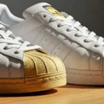 Los mejores productos para limpiar zapatillas: guía para mantener tus zapatillas impecables Por que mis zapatillas blancas se ponen amarillas y como puedo evitarlo