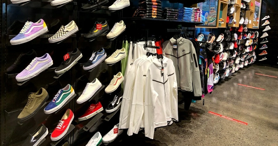 tiendas de zapatillas en Brooklyn, Nueva York Footlocker