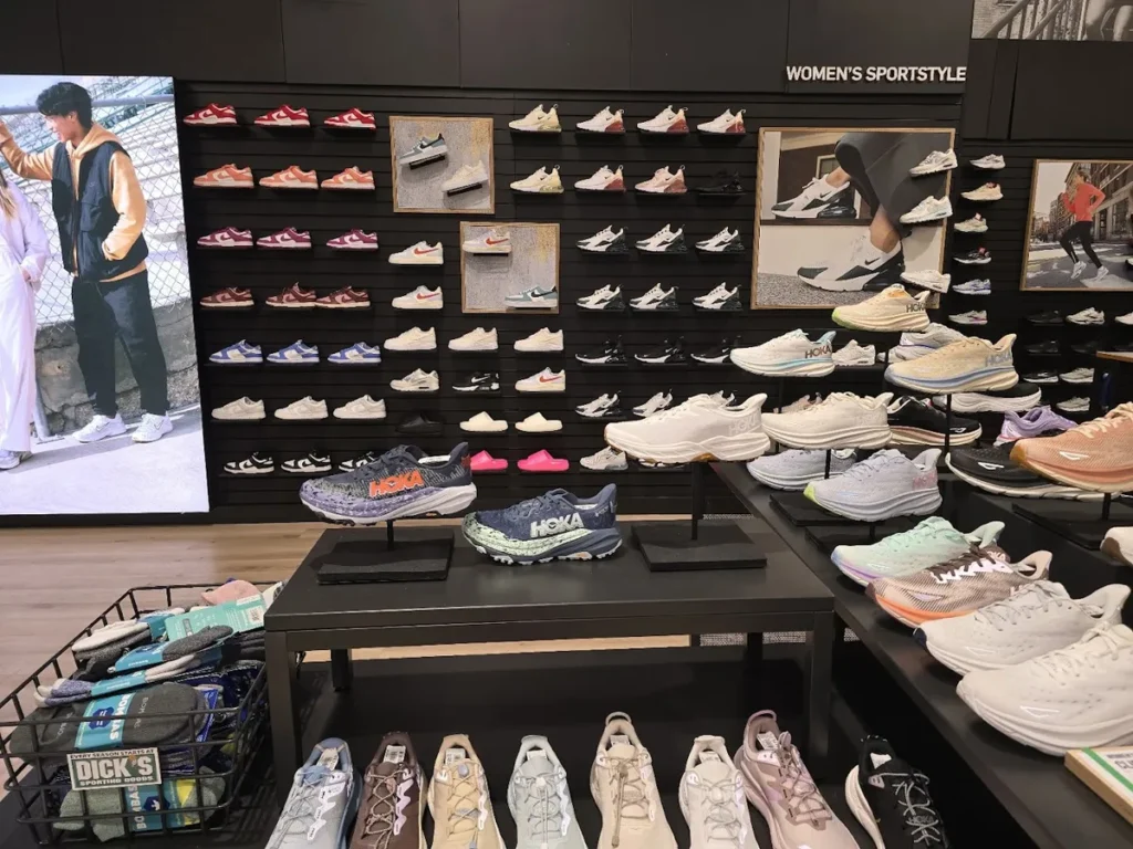 DICK'S Sporting Goods Sneaker store DICK'S Sporting Goods