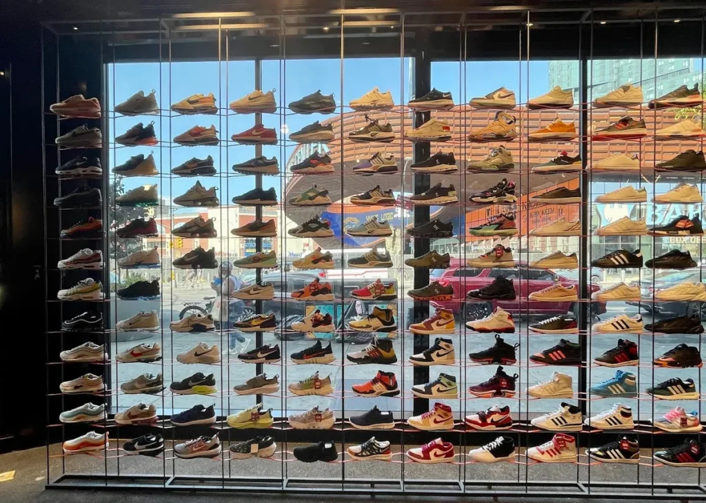 SNIPES Sneaker store SNIPES