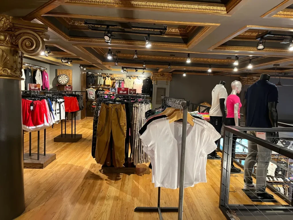Las mejores tiendas de zapatillas de Chicago: tu guía definitiva para encontrar el par perfecto City Sports Tienda City Sports con zapatillas deportivas y casuales en Wicker Park