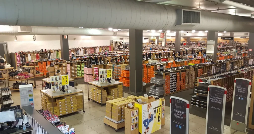 Las mejores tiendas de zapatillas de Chicago: tu guía definitiva para encontrar el par perfecto DSW Designer Shoe Warehouse 2 Tienda DSW Designer Shoe Warehouse en Lakeview con zapatillas a precios competitivos