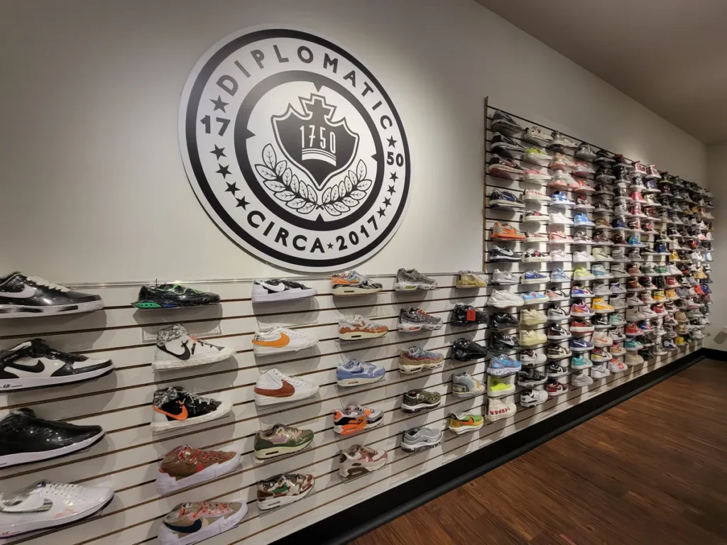 Las mejores tiendas de zapatillas de Chicago: tu guía definitiva para encontrar el par perfecto Diplomatic 1750 Boutique Diplomatic 1750 con zapatillas premium y colaboraciones exclusivas