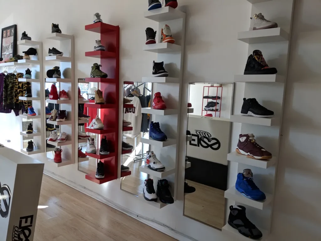 Las mejores tiendas de zapatillas de Chicago: tu guía definitiva para encontrar el par perfecto Flee Club Tienda Flee Club en Near West Side con zapatillas y moda urbana