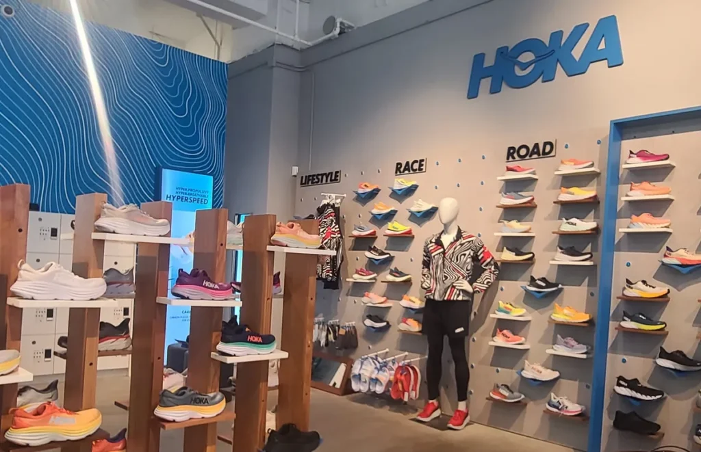 Las mejores tiendas de zapatillas de Chicago: tu guía definitiva para encontrar el par perfecto HOKA Chicago IL Tienda HOKA Chicago con zapatillas de running y amortiguación máxima