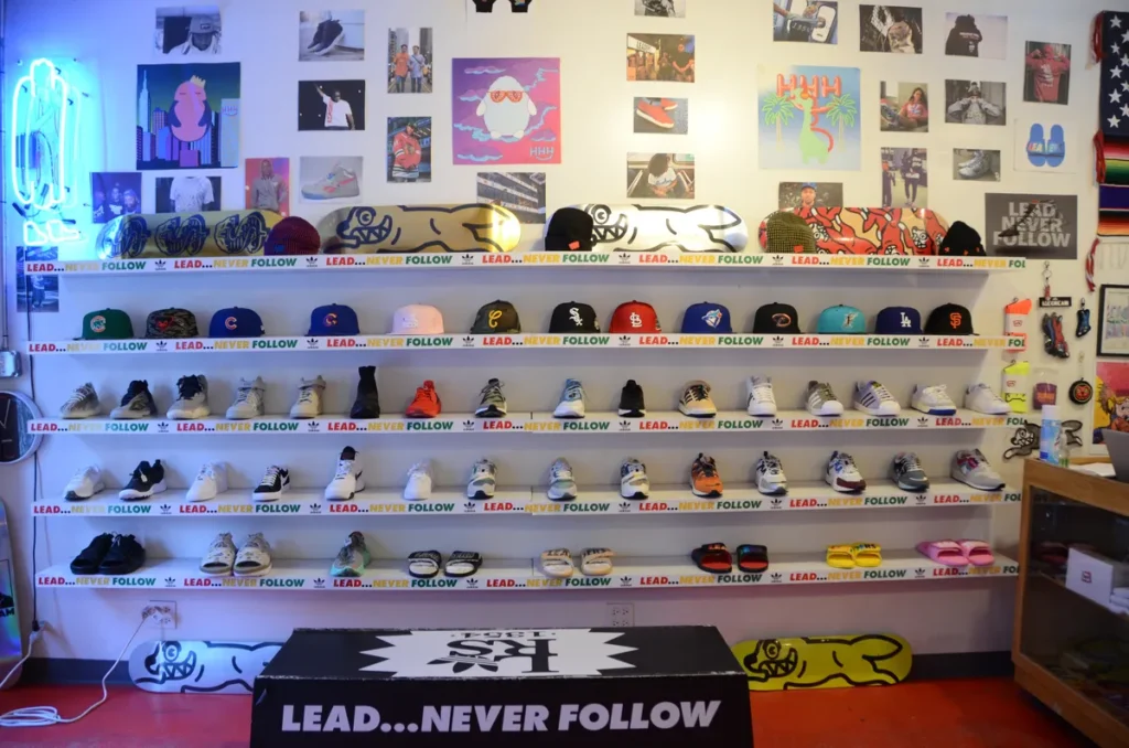 Las mejores tiendas de zapatillas de Chicago: tu guía definitiva para encontrar el par perfecto Leaders 1354 Tienda Leaders 1354 en West Loop con zapatillas y moda streetwear