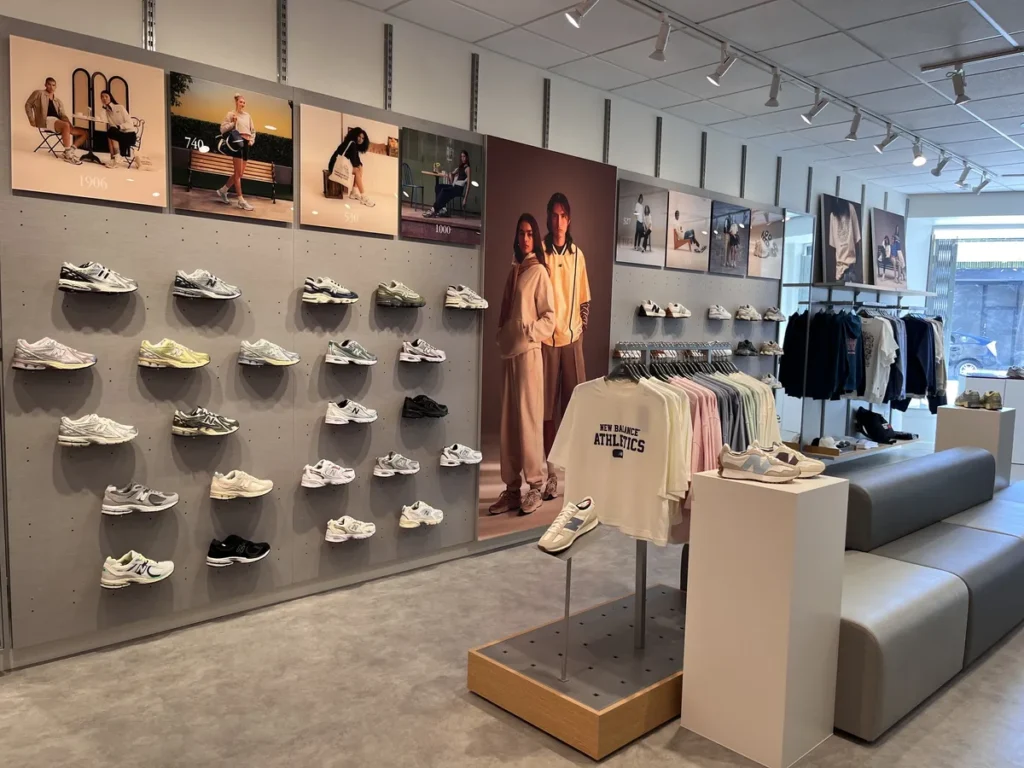 Las mejores tiendas de zapatillas de Chicago: tu guía definitiva para encontrar el par perfecto New Balance Chicago Tienda New Balance Chicago en Lincoln Park con zapatillas cómodas y duraderas