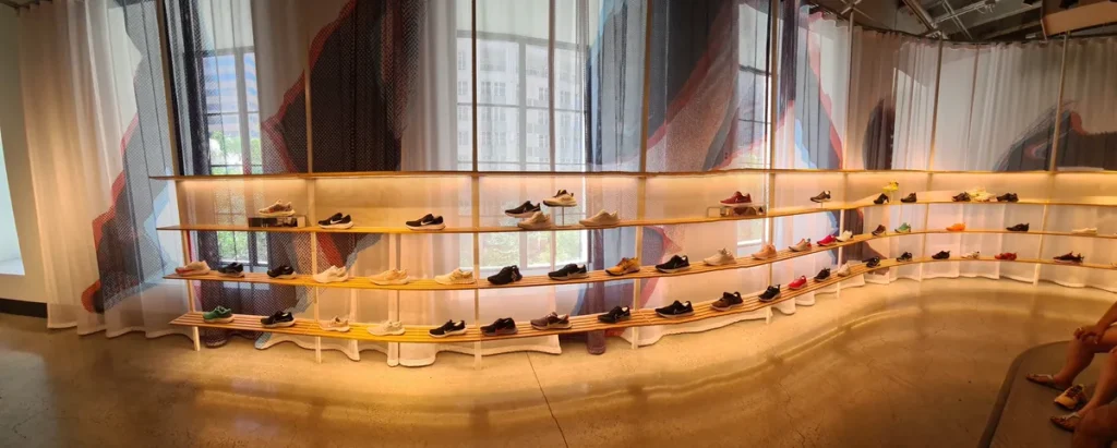 Las mejores tiendas de zapatillas de Chicago: tu guía definitiva para encontrar el par perfecto Nike Chicago Tienda Nike Chicago en Magnificent Mile con zapatillas exclusivas y personalización Nike By You