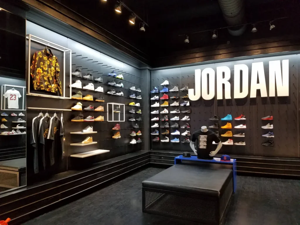Las mejores tiendas de zapatillas de Chicago: tu guía definitiva para encontrar el par perfecto Stash 1250 Tienda Stash 1250 en West Town con zapatillas y moda streetwear