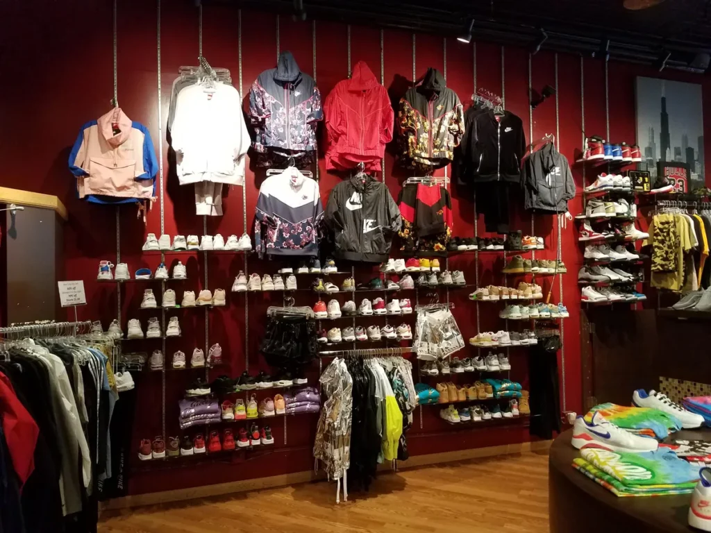 Las mejores tiendas de zapatillas de Chicago: tu guía definitiva para encontrar el par perfecto Succezz Boutique Succezz en South Loop con zapatillas premium y streetwear