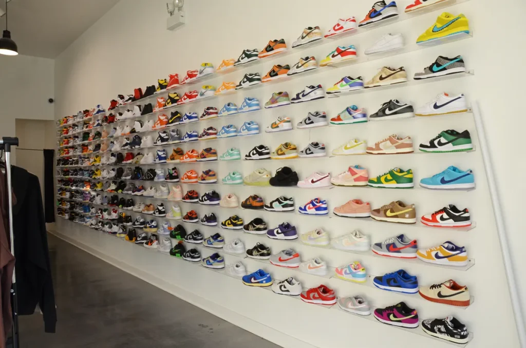 Las mejores tiendas de zapatillas de Chicago: tu guía definitiva para encontrar el par perfecto Unique Chicago Tienda Unique Chicago en South Loop con zapatillas exclusivas y moda urbana