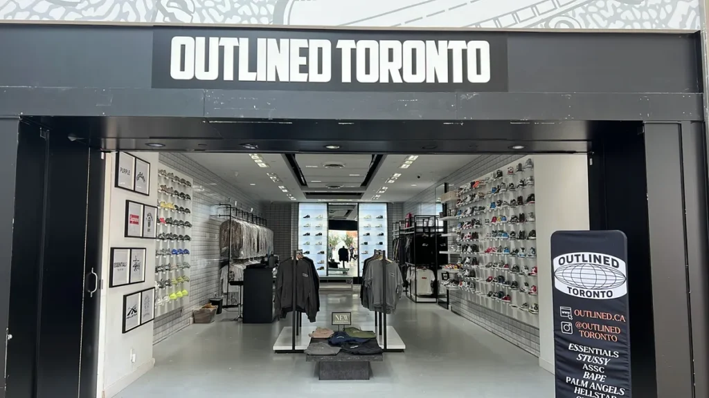 loja de tênis Outlined em Toronto, Canadá