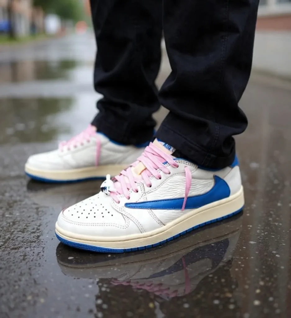 Air Jordan 1 Low OG Travis Scott x Fragment 2025 pink shoelace on feet
