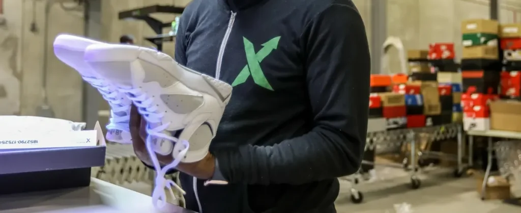 Processo de verificação de sneakers da StockX